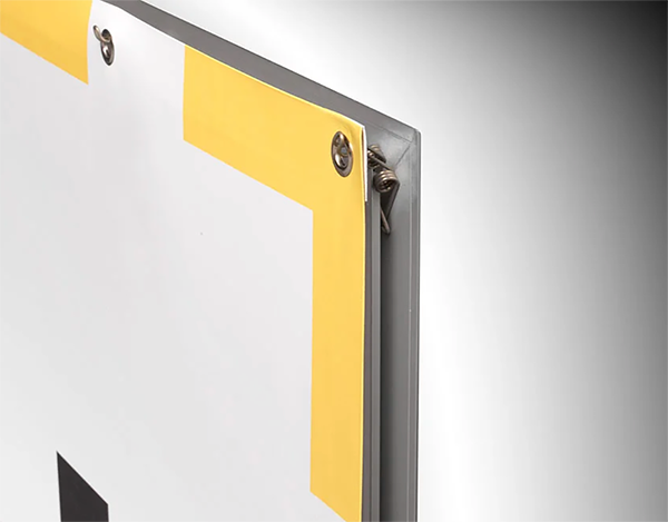 Detail spandoek met achterliggend frame
